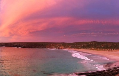 Sunset over West Bay Kangaroo Island, image courtesy of www.instagram.com/garrettlaur/